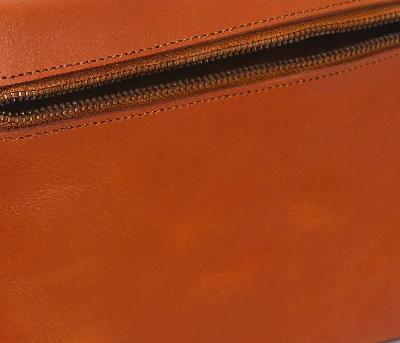 Timeless Elegance: Tan Leather Clutch Bag - Elevate Your Style. Art: BG-1414